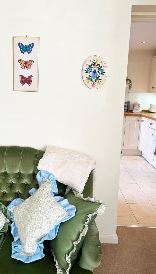 Traditional 2 Bedroom Cottage ストラットフォード＝アポン＝エイボン エクステリア 写真