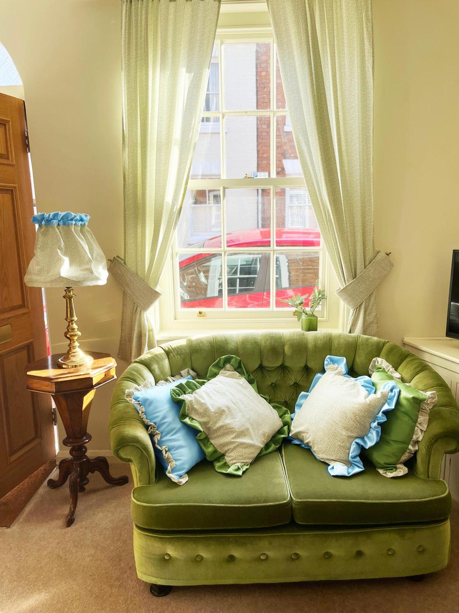 Traditional 2 Bedroom Cottage ストラットフォード＝アポン＝エイボン エクステリア 写真
