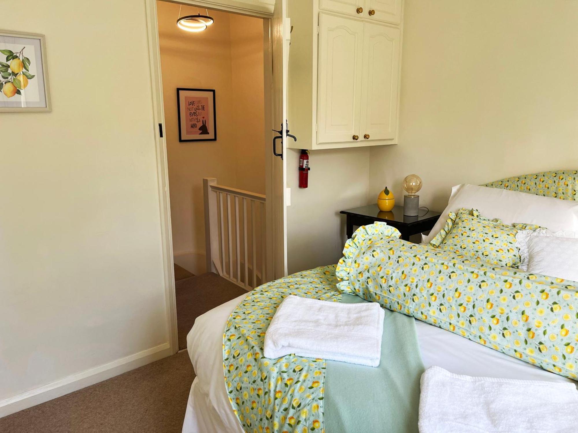 Traditional 2 Bedroom Cottage ストラットフォード＝アポン＝エイボン エクステリア 写真