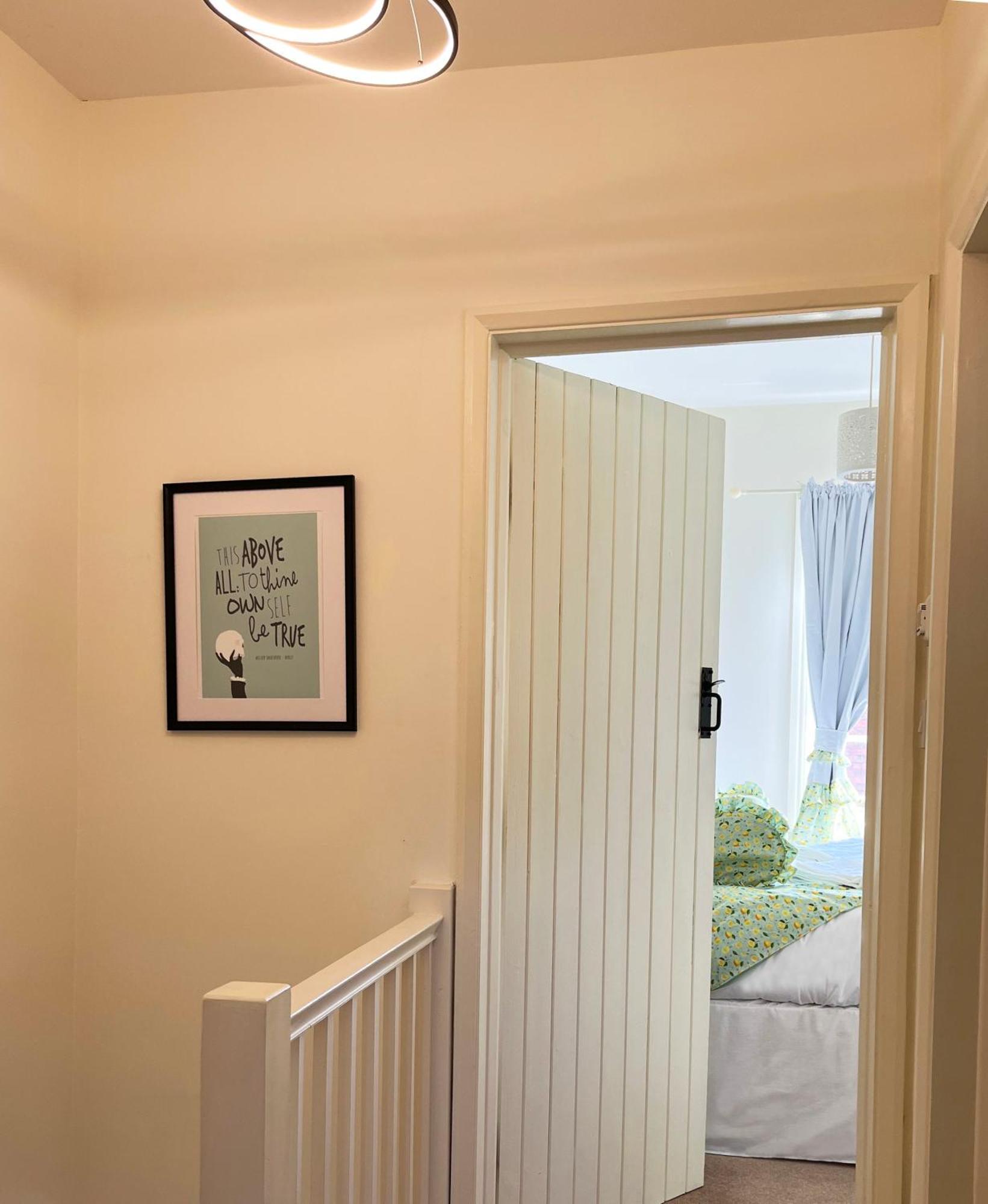 Traditional 2 Bedroom Cottage ストラットフォード＝アポン＝エイボン エクステリア 写真